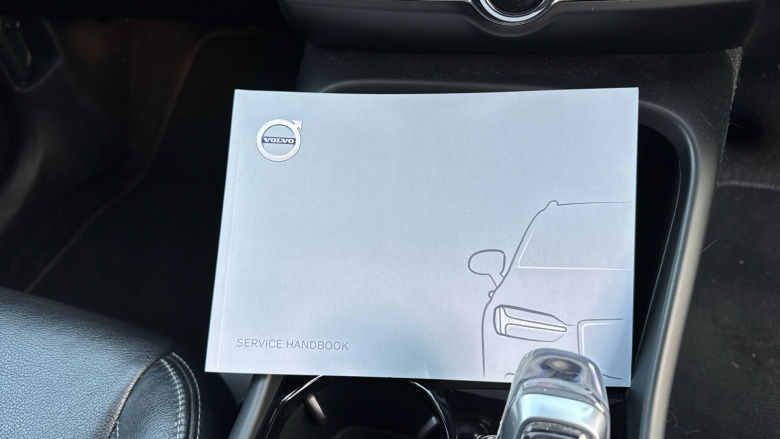 Volvo Xc40 2.0 B4P Inscription 5dr AWD Auto Petrol Estate